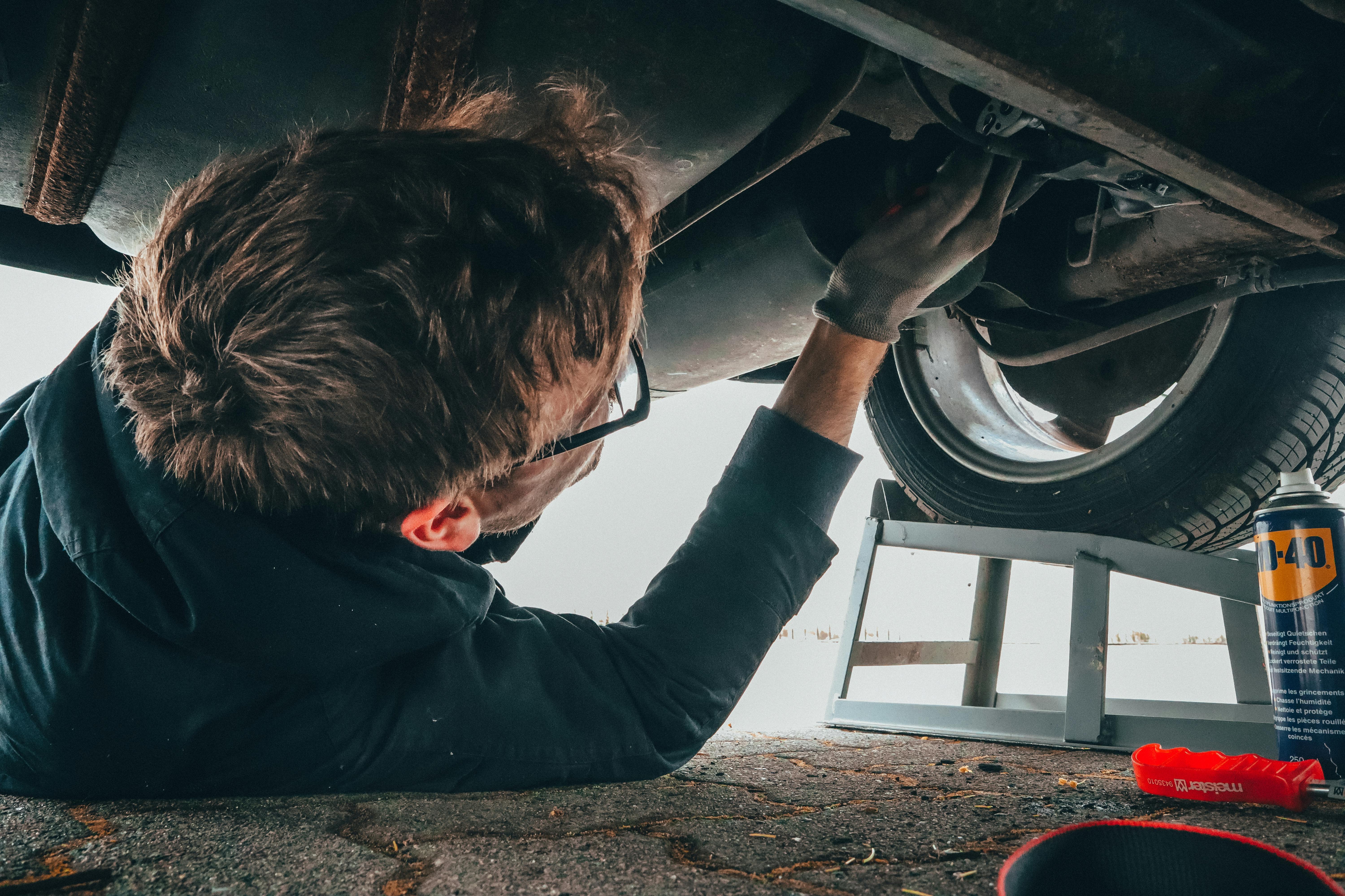 Het keuren van je auto is een essentieel onderdeel van het onderhoud om ervoor te zorgen dat je voertuig veilig en legaal op de weg blijft. Maar wanneer moet je eigenlijk je auto laten keuren?