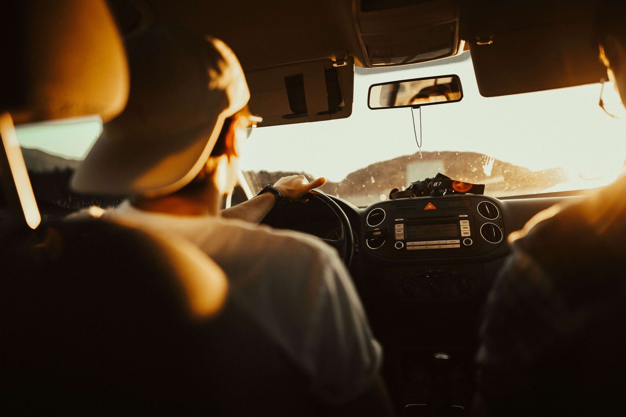 Leer hoe het afwisselen van bestuurder op een lange rit vermoeidheid kan voorkomen en de rijveiligheid kan verbeteren. Ontdek de maximale reistijd voor roest en handige tips om veilig en uitgerust te zijn op je bestemming om te komen.