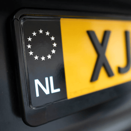 Nederlands Kenteken Sticker voor Europese Nummerborden Zwart-Wit (set) - VCTparts.nl