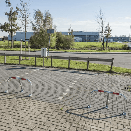 Parkeerbeugel met Slot Hangslot [Parkeerplaatsbeveiliging - Neerklapbare antiparkeerpaal] - VCTparts.nl